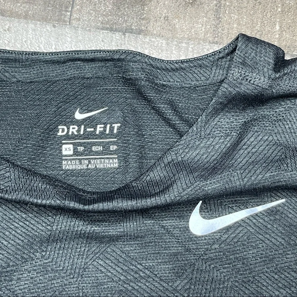 Nike Dri Fit Active Short Sleeve Top size XS